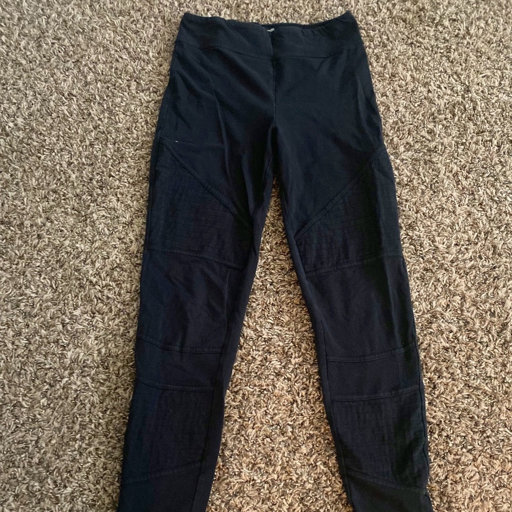 Black "De Collection" Leggings (From Cotton On)